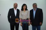 Mohan Kapoor, Isha Koppikar, Sharat Saxena at De Dhana Dhan press meet in Colors Office on 1st Sep 2009 (2).JPG